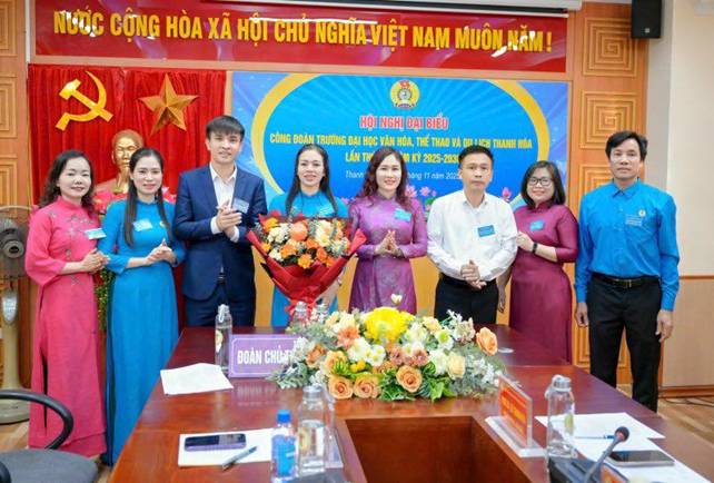 C&oacute; thể l&agrave; h&igrave;nh ảnh về văn bản cho biết 'NƯỚC CỘNG H&Ograve;A X&Atilde; HỘI CH&Uacute; _ NAM MU&Ocirc;N NĂM! 回 HỘINGHIDAIBI&Eacute;U HỘI NGHỊ DAI BIEU C&Ocirc;NG DOAN TRƯƠNG ĐẠI Hoc V&Acirc;N HoA, THE THAB VA A 中代日 HANH HOA L&Aacute;N TW KY 2025-2831 283 băng11 ภมักา 11nim2 2024 Thanh BO&Agrave;N B&alpha;&lambda;&Nu;cHό3AE CHỦNT emI'