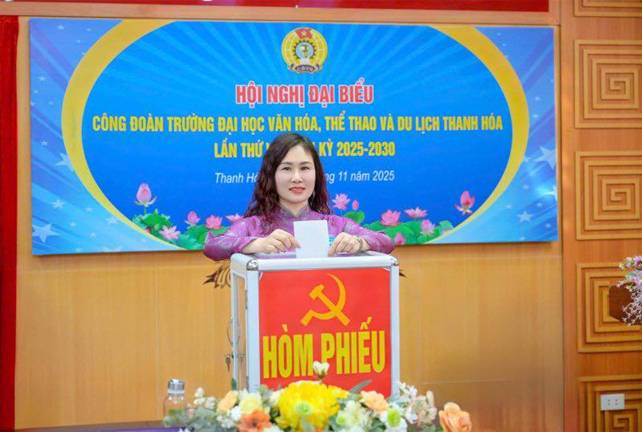 C&oacute; thể l&agrave; h&igrave;nh ảnh về &lrm;ph&ograve;ng tin tức v&agrave; &lrm;văn bản cho biết '&lrm;COLD HỘI NGHỊ ĐẠI BIỂU C&Ocirc;NG ĐO&Agrave;N TRƯỜNG DAI HOC VĂN HOA, HE THAO V&Agrave; DU LICH THANH HOA LẦN THỨ' KY 2025 KY2025-2030 2030 זר ng11năm2025 11 nấm 2025 g Thanh He 回 G 것 H&Ograve;M HOM.PHI&Ecirc;U PHI&Ecirc;U L ::&lrm;'&lrm;&lrm;