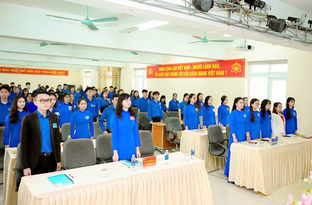 C&oacute; thể l&agrave; h&igrave;nh ảnh về một hoặc nhiều người v&agrave; văn bản