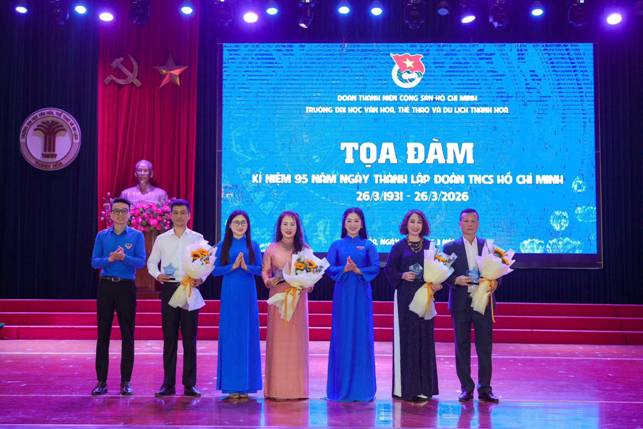 C&oacute; thể l&agrave; h&igrave;nh ảnh về &lrm;văn bản cho biết '&lrm;DOAN THAMbl NIEN CONG SANH H&Oacute; GB MINH TRUONG DAI HỌC V&Agrave;N HOA, THE THRO A AD U T&Eta;&Omega;&Rho;bl HOЙ TOA Đ&Agrave;M KỈ NI&Ecirc;M 95 N&Atilde;M NG&Agrave;Y حفا ĐO&Agrave;N TNCS HỐ બાં MINH 26/3/1931- 26/ /2026 NGAV&lrm;'&lrm;